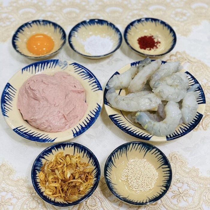 Tự làm tôm viên chiên vừa ngon thơm lại đơn giản, người già trẻ nhỏ đều mê