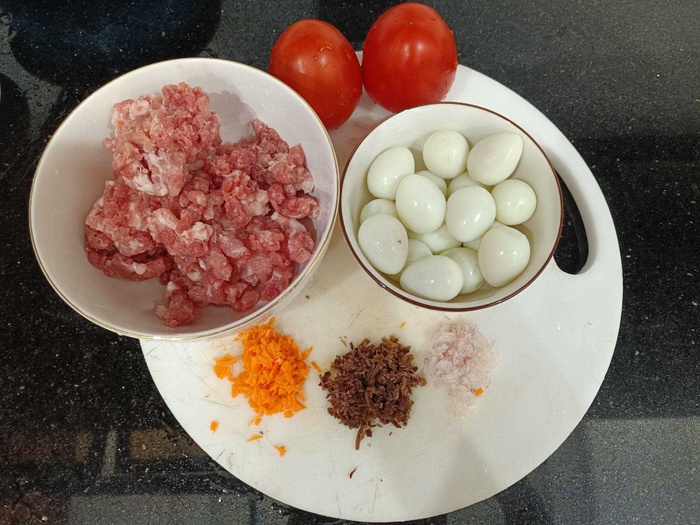 Cách làm thịt bọc trứng cút sốt cà chua thơm ngon, cả nhà đều thích