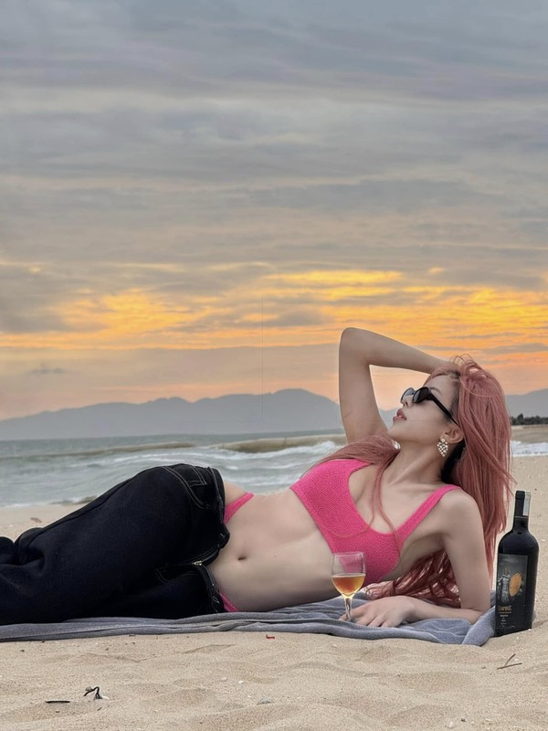 Chi dep Trang Phap tha dang “cuc gat” voi bikini hai manh nho xiu-Hinh-11