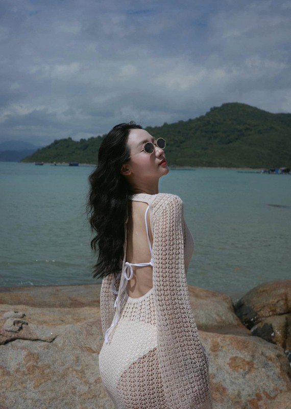 “Phu ba Ha thanh” dien vay luoi danh ca, khoe body nuot-Hinh-4