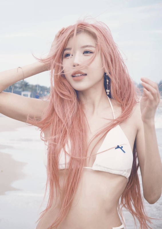 Chi dep Trang Phap tha dang “cuc gat” voi bikini hai manh nho xiu-Hinh-6