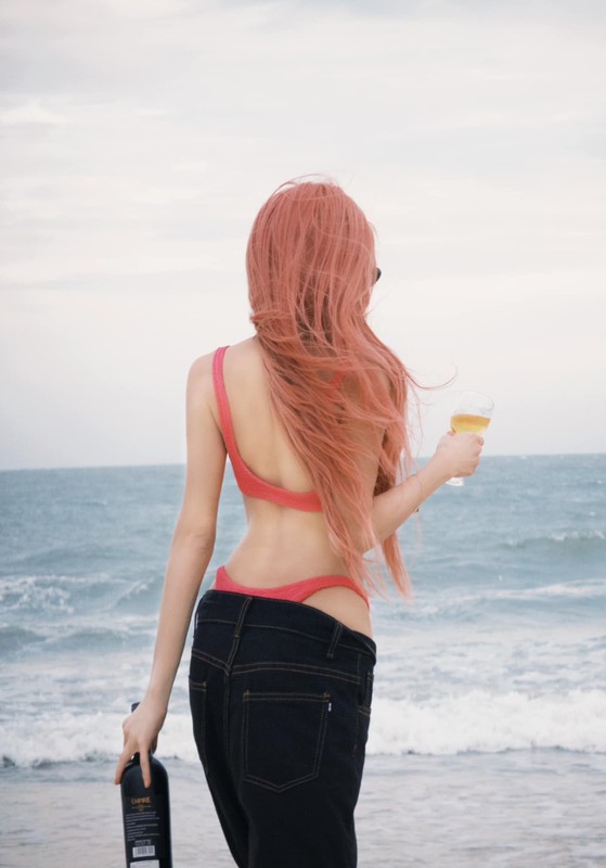 Chi dep Trang Phap tha dang “cuc gat” voi bikini hai manh nho xiu-Hinh-10