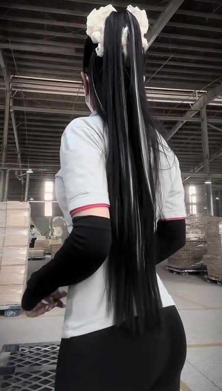 Co cong nhan viral khap MXH voi nhung man khoe dang gay tranh cai-Hinh-6