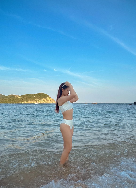 “My nhan co gia the khung” Ngoc Thanh Tam dien bikini goi cam-Hinh-2