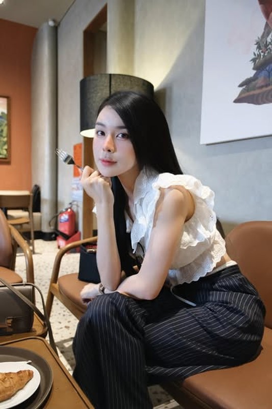Ban gai Van Thanh dien bodysuit mot manh khoe dang cuc net-Hinh-3
