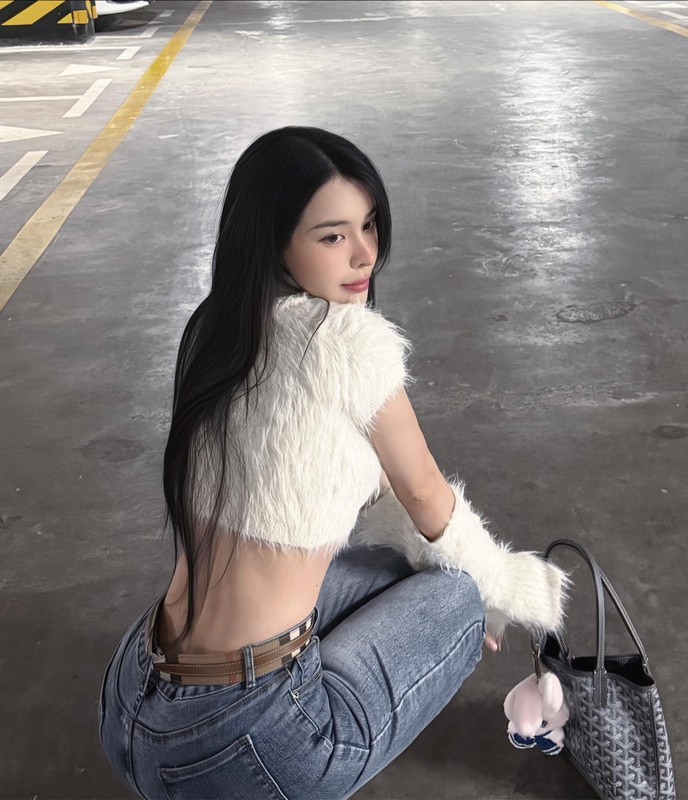 Ban gai Van Thanh dien bodysuit mot manh khoe dang cuc net-Hinh-4