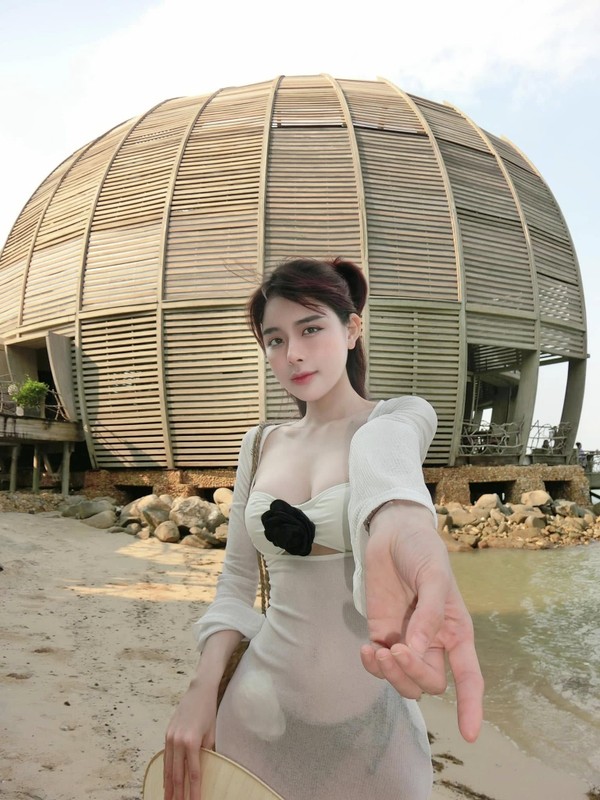 Ban gai Van Thanh dien bodysuit mot manh khoe dang cuc net-Hinh-6