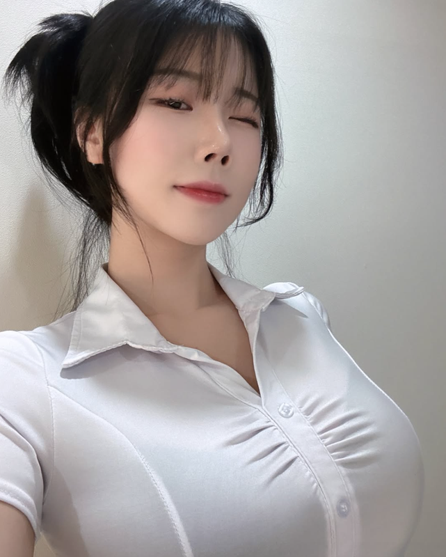My nhan xu Han mac do mong tang, xuyen thau khoe vong 1