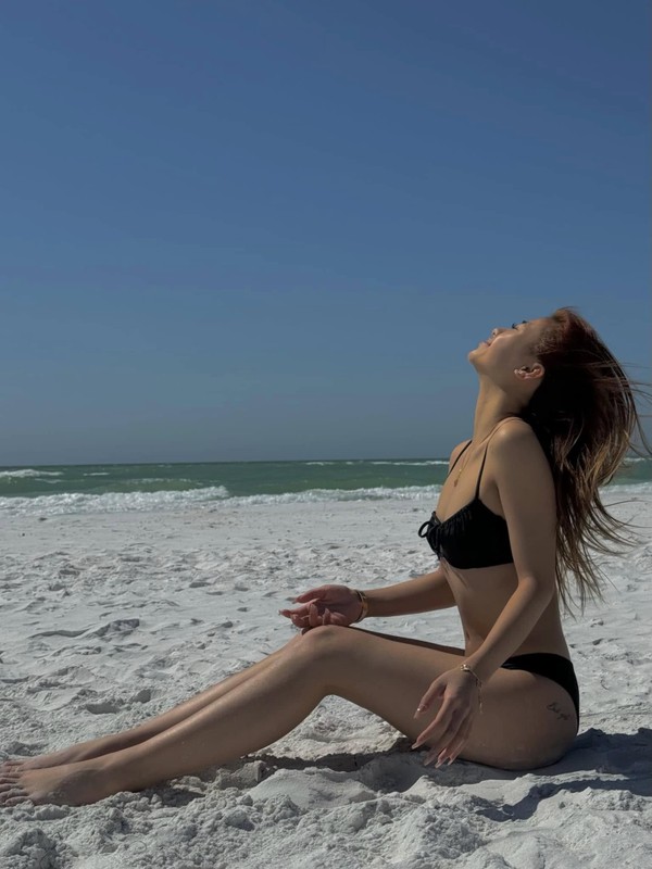 Nhung lan dien bikini sieu nho cua Louis Pham-Hinh-9