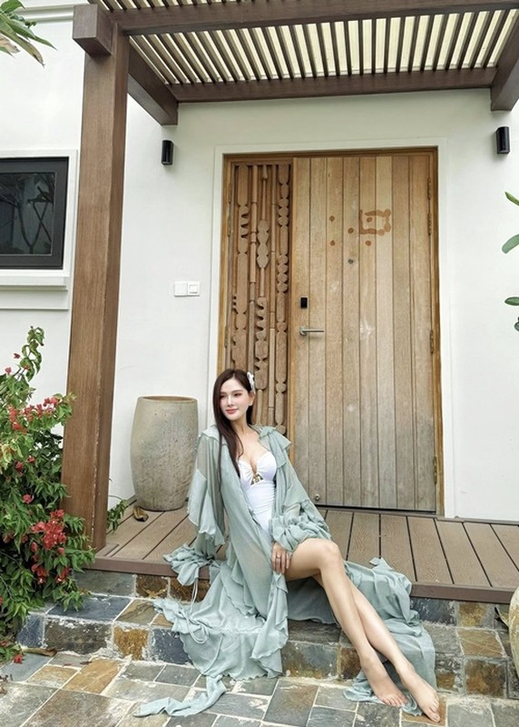 Cuu thanh vien nhom May Trang dep quyen ru khi di bien-Hinh-2