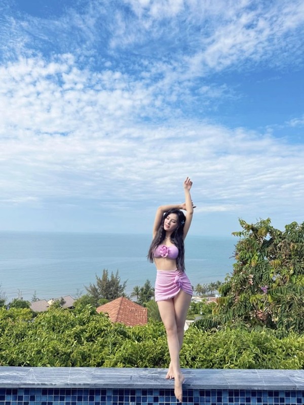Cuu thanh vien nhom May Trang dep quyen ru khi di bien-Hinh-6