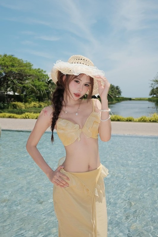 TikToker Ha Moi tung anh dien bikini nong hon ca thoi tiet-Hinh-7
