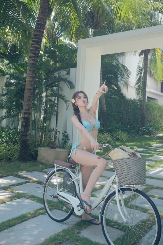 TikToker Ha Moi tung anh dien bikini nong hon ca thoi tiet-Hinh-9