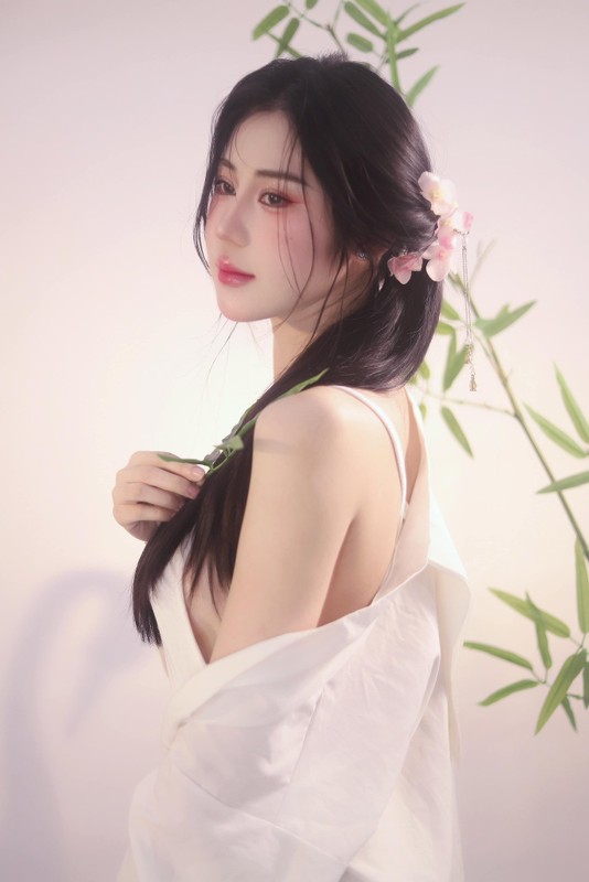 Nu streamer Phan Hoang Thien Thy tai xuat, body khien fan nam u me-Hinh-2