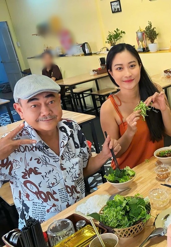 Ban gai NSND Viet Anh khoe dang voi ao tam tren bien-Hinh-11