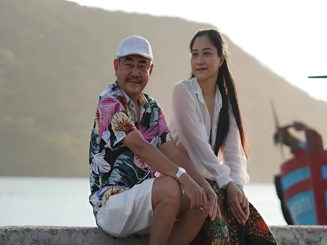 Ban gai NSND Viet Anh khoe dang voi ao tam tren bien-Hinh-12
