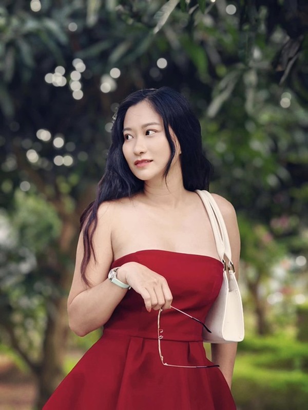 Ban gai NSND Viet Anh khoe dang voi ao tam tren bien-Hinh-7
