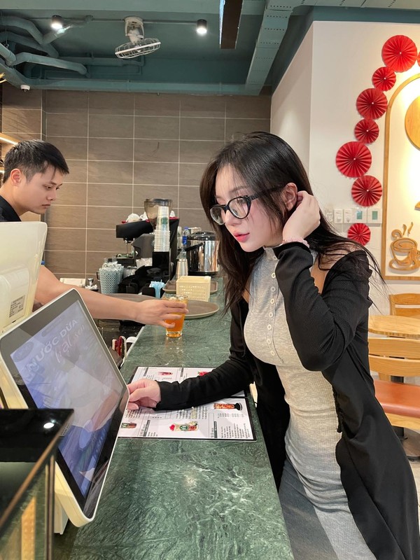 Nu streamer Phan Hoang Thien Thy tai xuat, body khien fan nam u me-Hinh-7