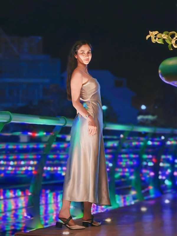Ban gai NSND Viet Anh khoe dang voi ao tam tren bien-Hinh-8