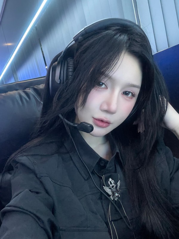 Nu streamer Phan Hoang Thien Thy tai xuat, body khien fan nam u me-Hinh-8