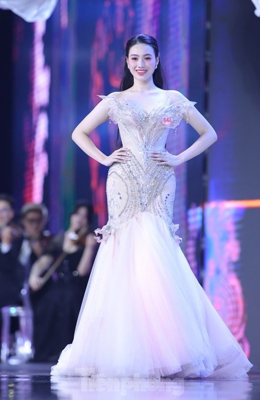Thi sinh Hoa hau Viet Nam 2024 goi cam voi bikini o chung khao-Hinh-9