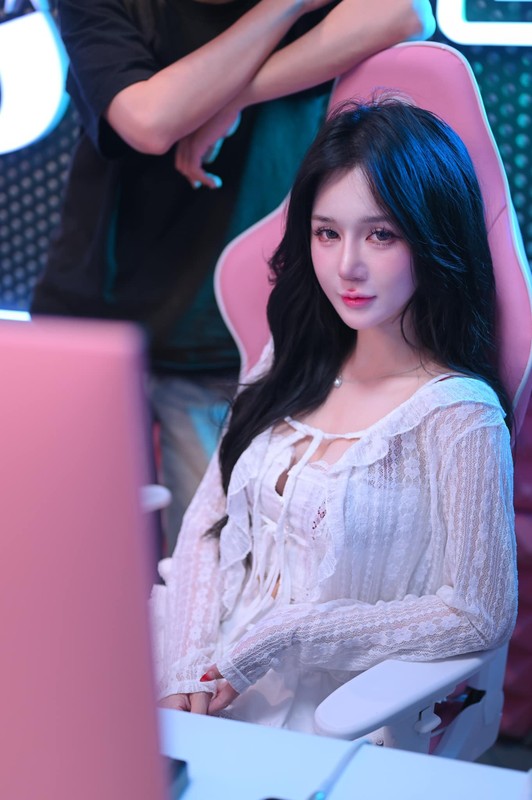 Nu streamer Phan Hoang Thien Thy tai xuat, body khien fan nam u me-Hinh-9