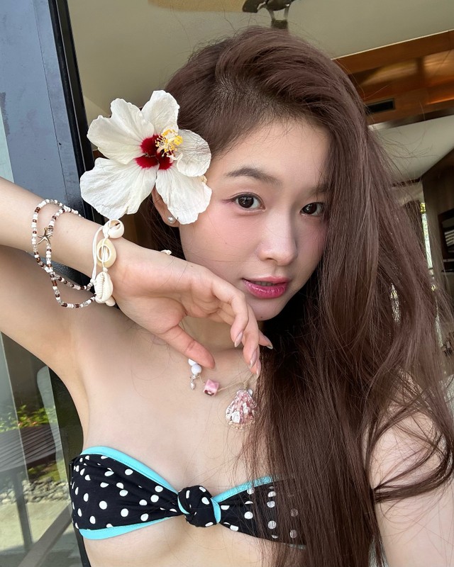 Hot girl giong dieu “thieu dot” anh nhin voi anh bikini be xiu