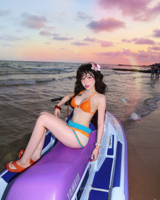 Hot girl Bao Khuyen Susan dien bikini nong bong cuoi moto nuoc-Hinh-3