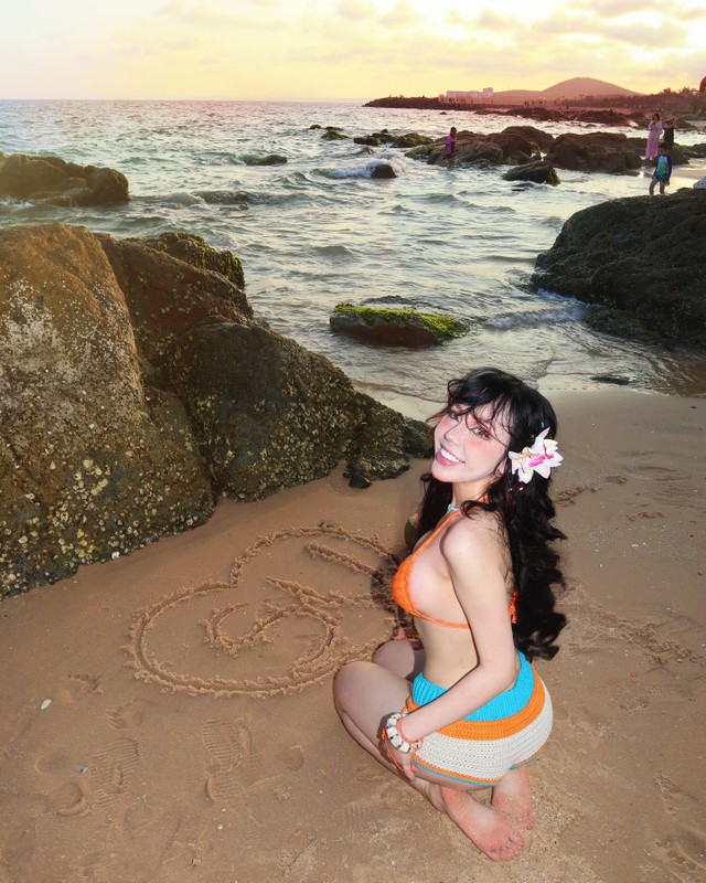 Hot girl Bao Khuyen Susan dien bikini nong bong cuoi moto nuoc-Hinh-4