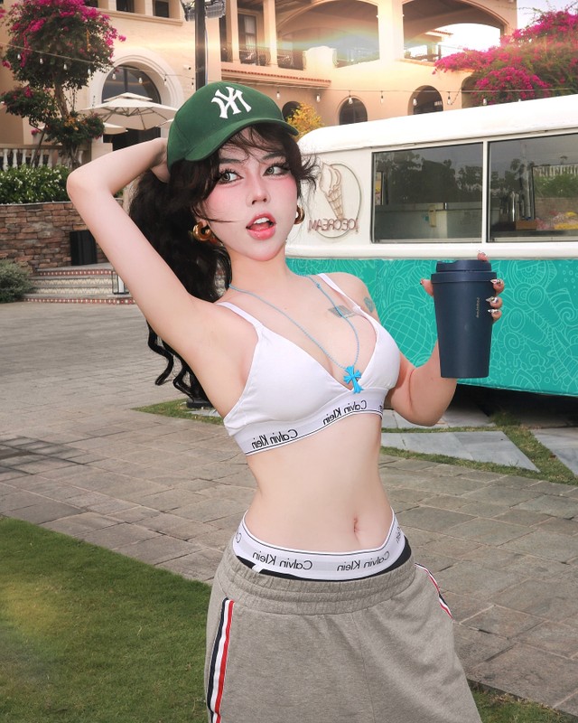 Hot girl Bao Khuyen Susan dien bikini nong bong cuoi moto nuoc-Hinh-6
