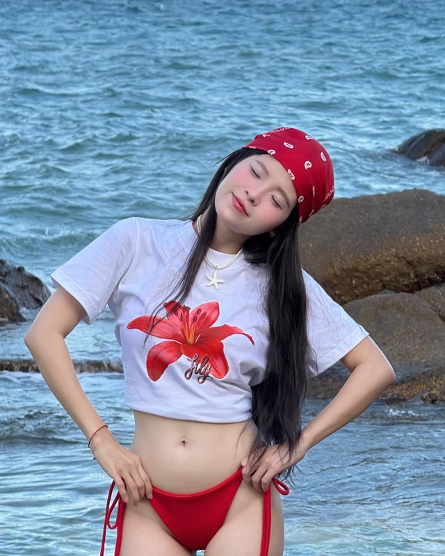 Hot girl FAPtv giao dien cuc chay di bien, khoe eo thon hong no
