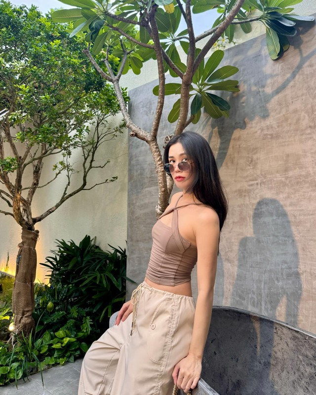 Hot girl Ngoc Thao khoe loat anh phoi nang voi giao dien “girl pho”-Hinh-7