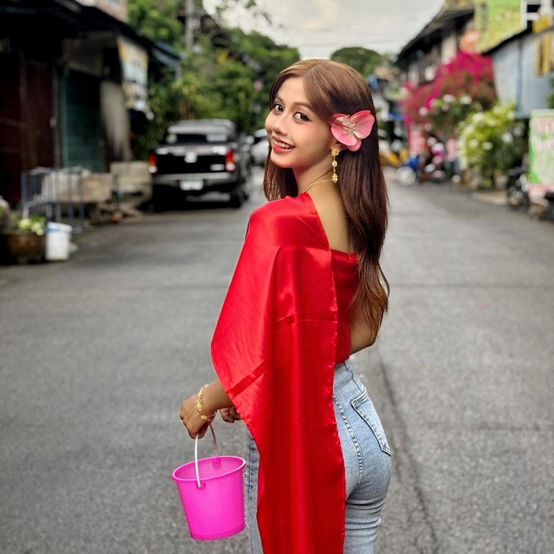 Gai xinh noi tieng vi giong Lisa Blackpink ngay cang goi cam-Hinh-4