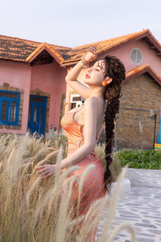 Ngan 98 cham dien bikini “o ep” vong 1 qua kho-Hinh-9