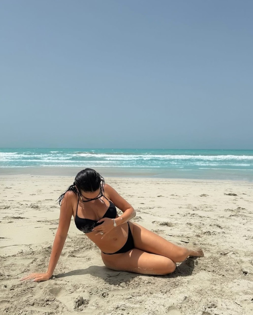 Bạn gái Ronaldo và dàn mỹ nhân diện bikini chào hè - 2