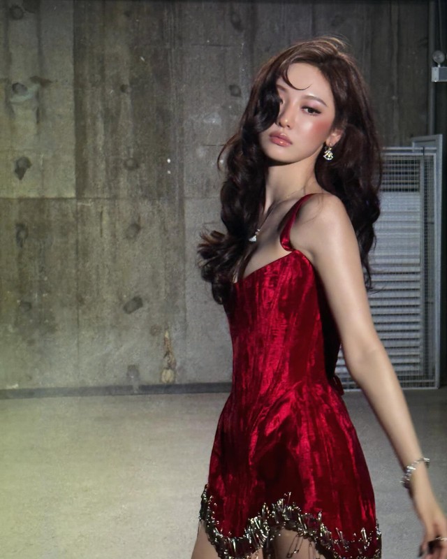 Gai xinh vung Cap Nhi Tan khoe nhan sac
