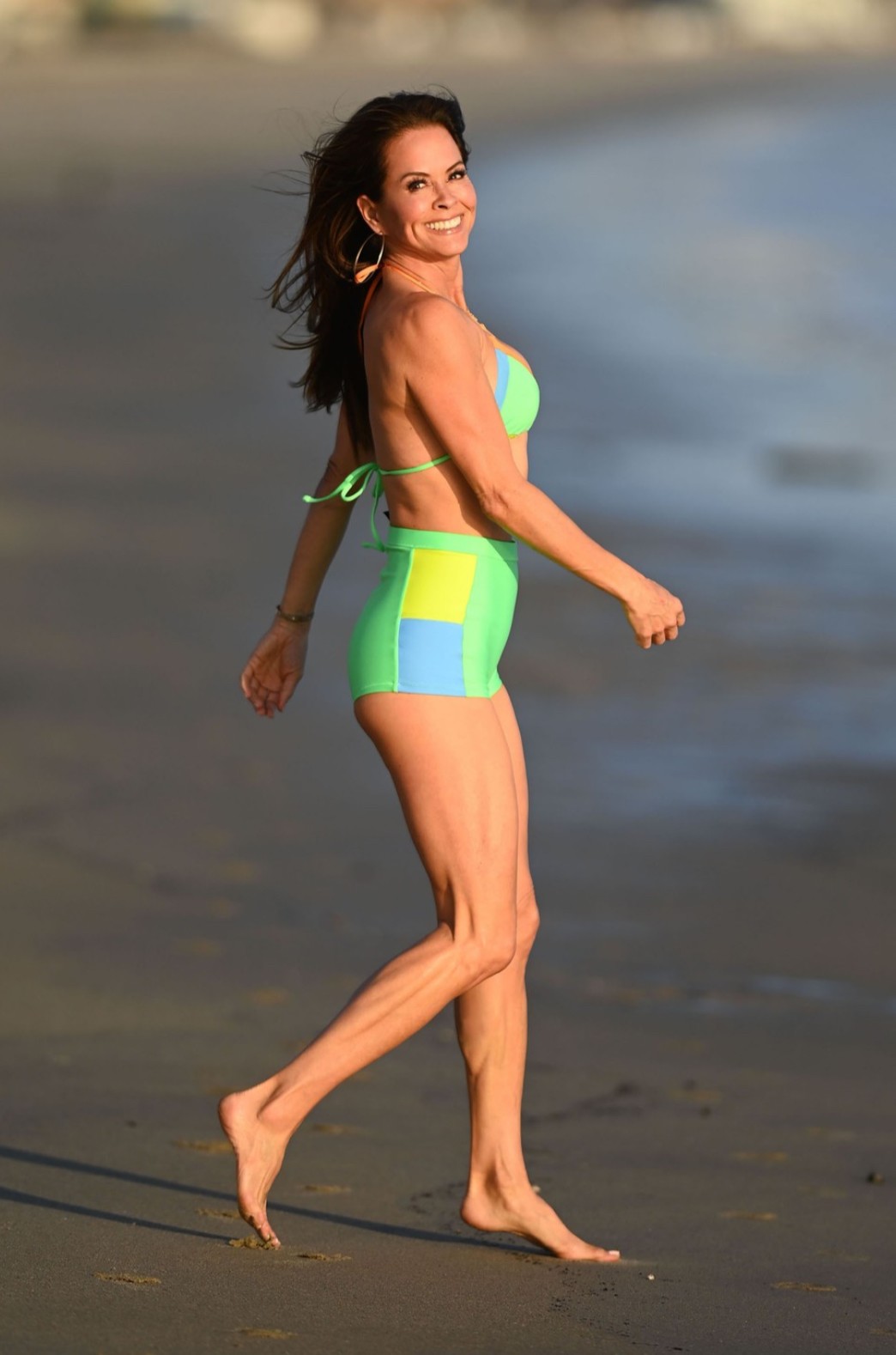 Bạn gái Ronaldo và dàn mỹ nhân diện bikini chào hè - 4