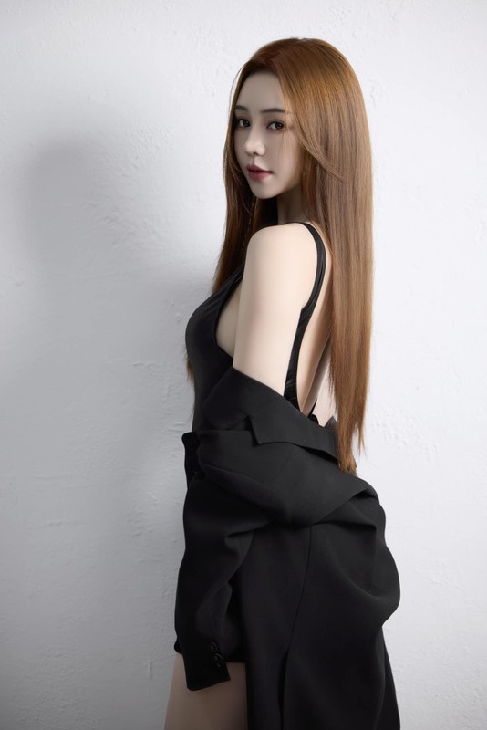 Quynh Kool hoa tieu thu voi vay khoet sau, lo them nguc goi cam-Hinh-10
