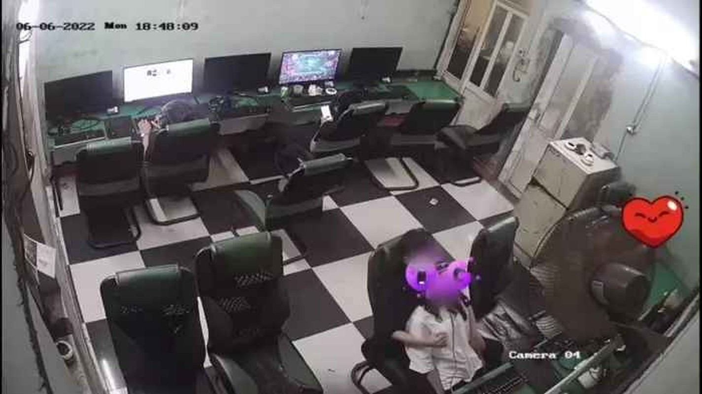 Dien canh nong trong quan Internet, doi tre khien netizen do mat