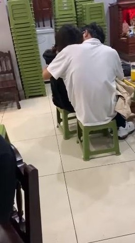 Dien canh nong trong quan Internet, doi tre khien netizen do mat-Hinh-6