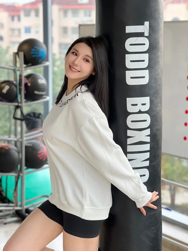 Nhan sac “nu than phong gym” xu Trung so huu bo nguc 1 met-Hinh-3