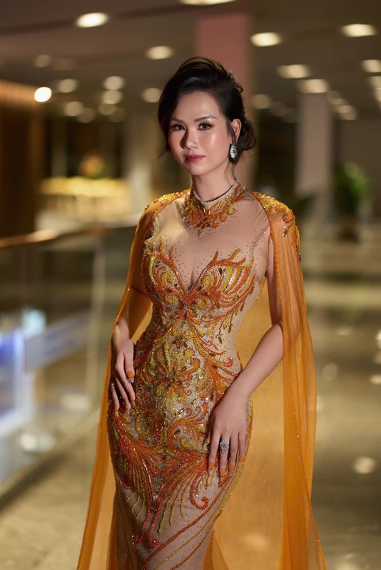 Vo Ha Tram khoe vong eo thon gon sau 6 thang sinh con-Hinh-3