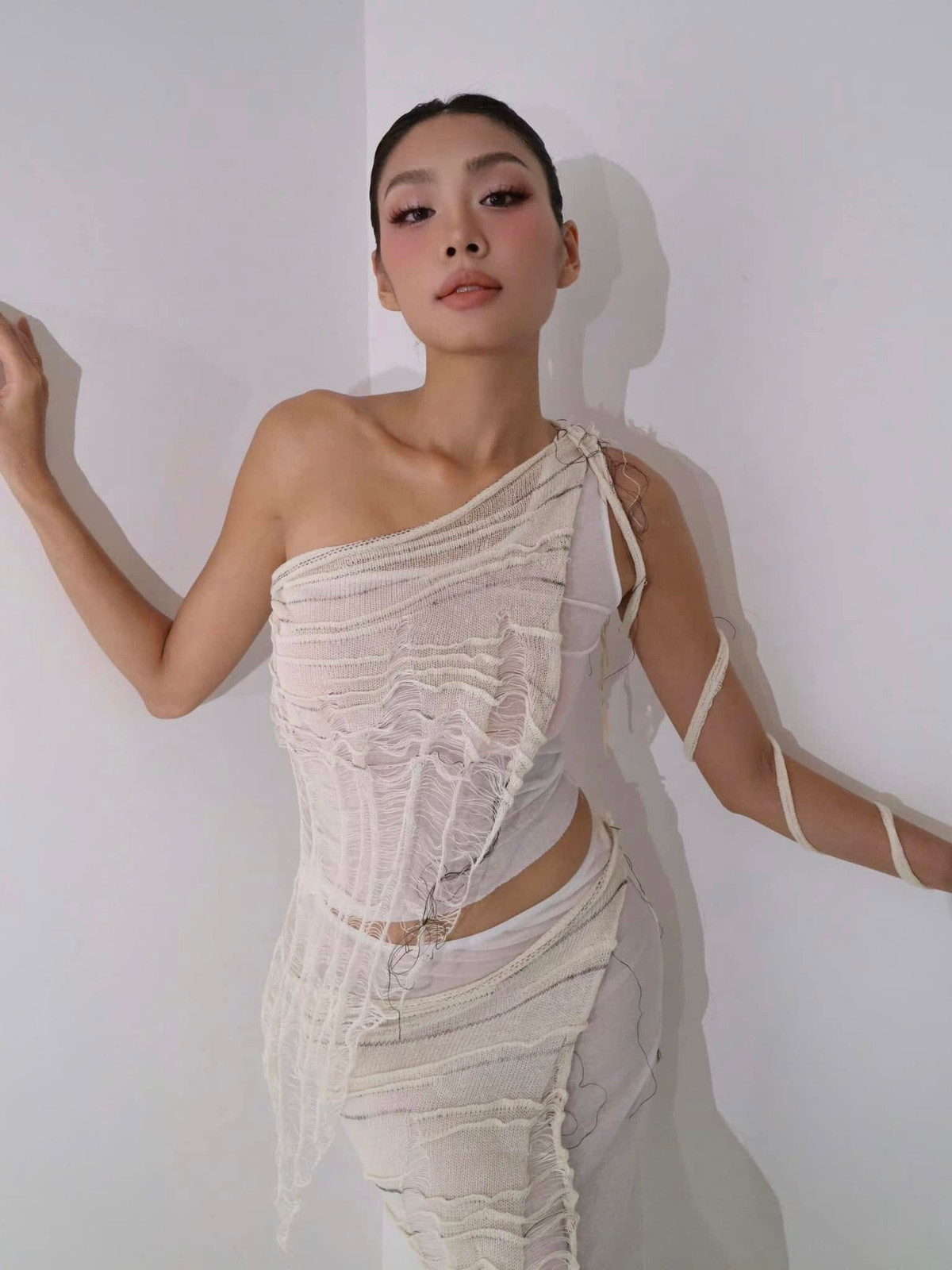 Nàng Á hậu không đề cập đến lý do mà chỉ cho biết mình đang ở