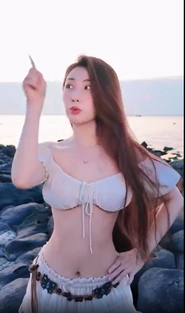 Không thể phủ nhận rằng hot girl TIkTok này đã thành công trong việc khiến trái tim fan nam
