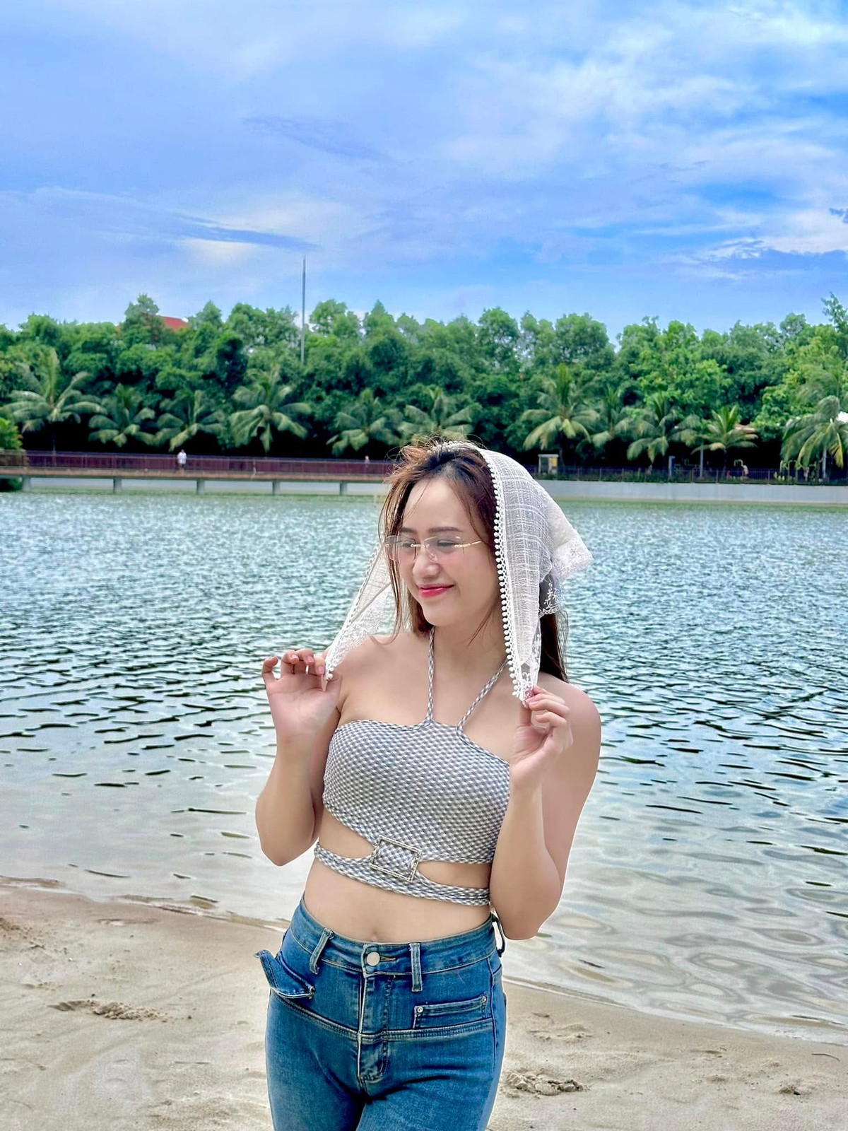 Cộng đồng mạng không ngừng dành lời khen ngợi về vẻ đẹp và sự tự tin của nữ streamer, đồng thời cũng bày tỏ sự ngưỡng mộ với những bức ảnh