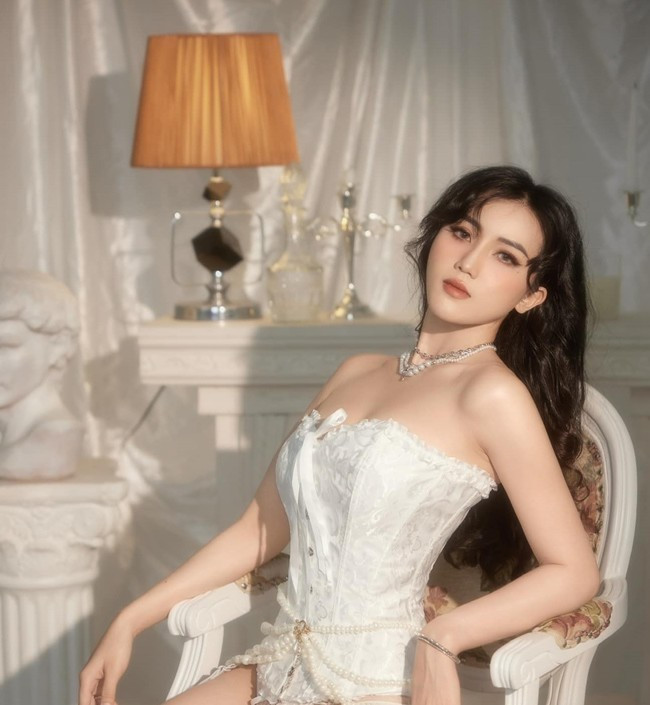 Là một huấn luyện viên thể hình, Ngọc Bích sớm đã quen với sự kỷ luật và tập trung. Điều đó giúp ích rất nhiều khi cô chuyển sang vai trò trọng tài.