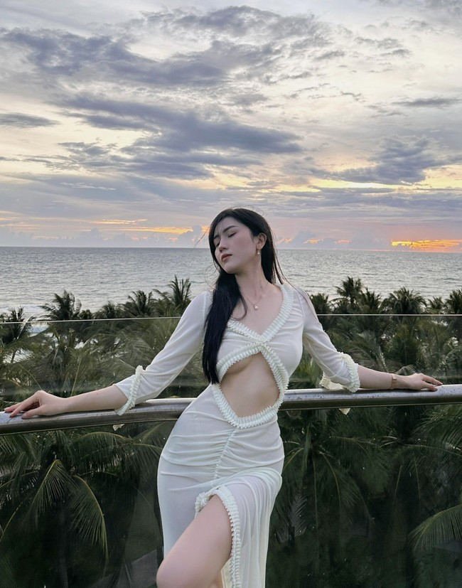 Dù là lĩnh vực mới mẻ, đặc biệt với nữ giới nhưng Ngọc Bích vẫn thấy bản thân phù hợp. Cô muốn góp phần tạo nên hình ảnh chuyên nghiệp cho các nữ trọng tài trong tương lai.