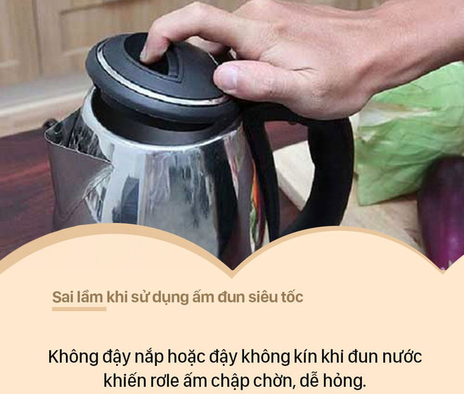 Không đậy nắp hoặc đậy không kín khi đun nước